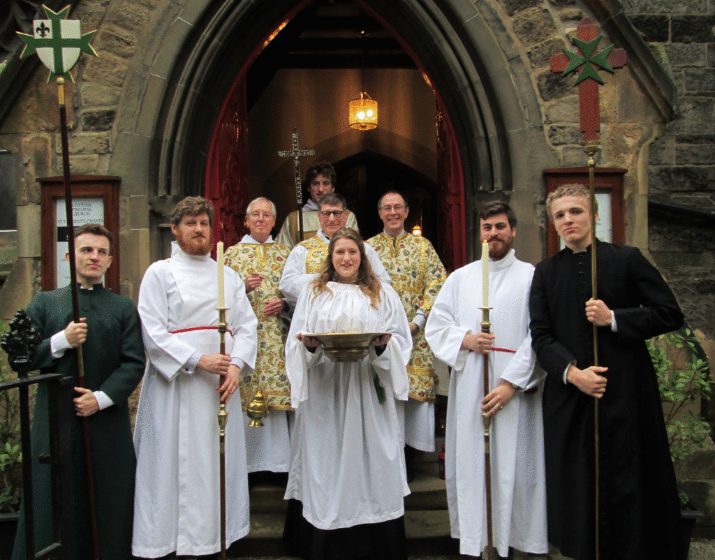 On Christmas Morning 2015 at St Vincent's, with a congregation double the size of a year ago, there were nine in the Sanctuary Party. Here they are - front row: Ewan MacLean on left and Lachlan MacLean on right. David Lindsay, Augusta Maclean and Hector Maclean in the centre. In the centre: Christopher Hartley the Sacristan, The Rector who celebrated, Rev Dr Mike Hull the preacher. Lochie Maclean, crucifer is at the back. Within Augusta's large porringer is the sprig of heather from the battle site of Sheriffmuir of 1715 - which the Rector used to asperge the congregation.